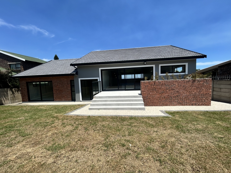 3 Bedroom Property for Sale in Wavecrest Eastern Cape